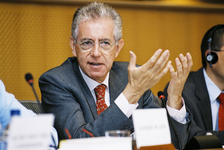 Fotografija 14: ECON Committee - Discussion with Competition Commissioner Mario MONTI