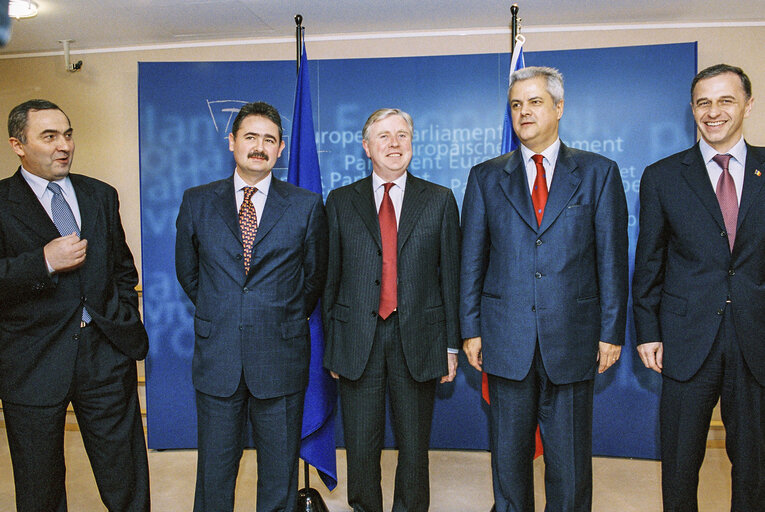 Pat COX - EP President meets with Adrian NASTASE, Prime Minister of Romania