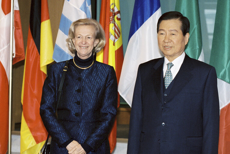 Photo 42 : Visit of the President of South Korea to the EP in Strasbourg.