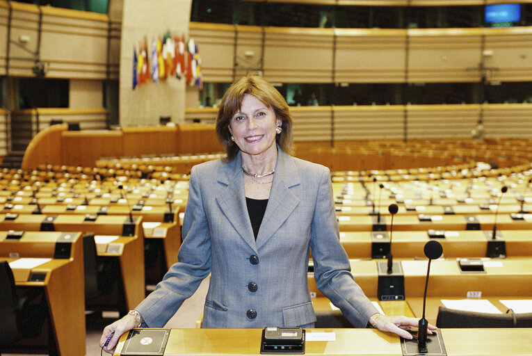 Fotagrafa 2: Portrait of Janelly FOURTOU in the hemicycle in Brussels