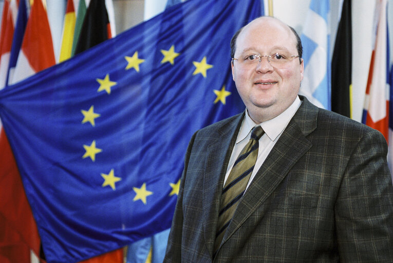 Fotografija 5: The MEP Alexander RADWAN in Strasbourg in March 2002.