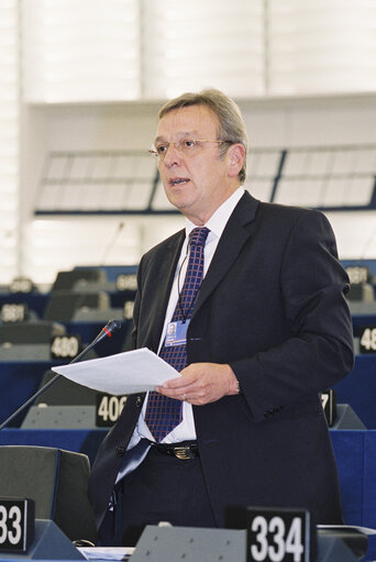 Fotografie 2: MEP: Mathieu GROSCH. Speech in Plenary session in Strasbourg