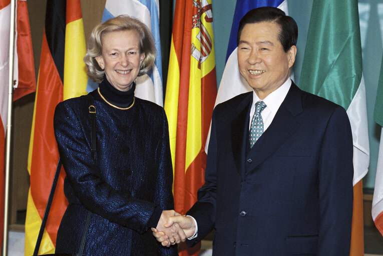 Fotografija 35: Visit of the President of South Korea to the EP in Strasbourg.