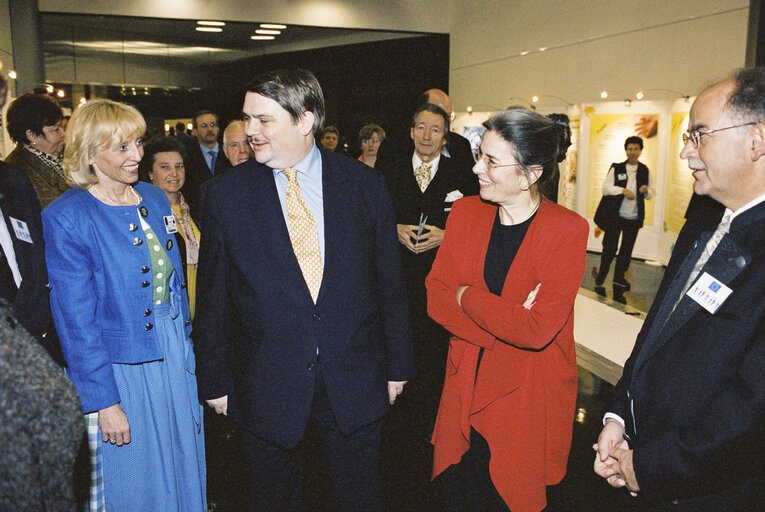 opening of the exhibition : Ribbon of friendship