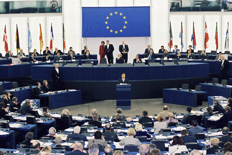 Photo 15 : The President of South Korea adressing the plenary session during his visit to the EP in Strasbourg.