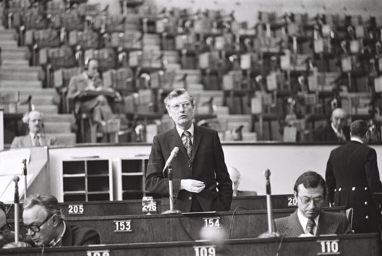 Photo 48 : Jan DE KONING in Plenary session Strasbourg february 1976