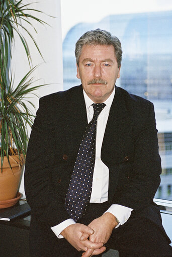 Foto 3: Portrait of Willi PIECYK in his office in Brussels