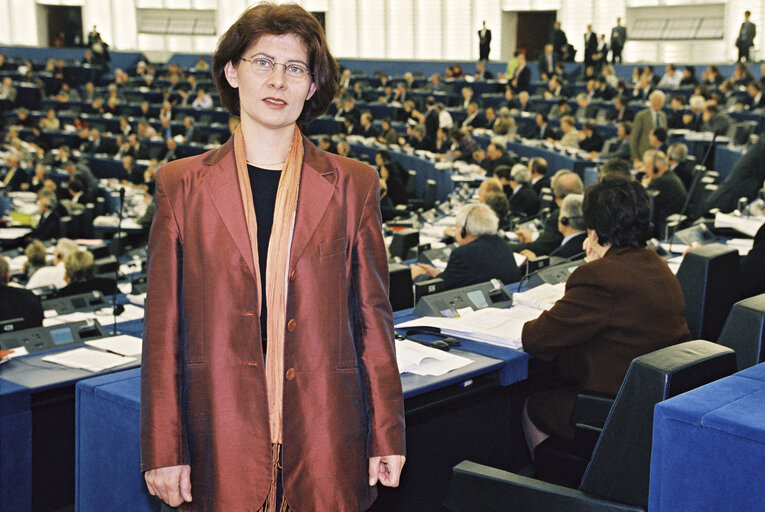 Foto 4: Renate SOMMER in plenary session in Strasbourg in december 2001.