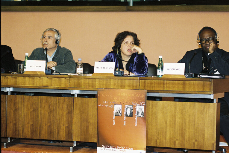 Fotografija 4: AFET Committee meeting with the 2001 Sakharov Prize laureates.