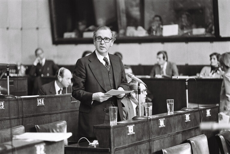 Commissioner George THOMSON in Plenary session Strasbourg february 1976