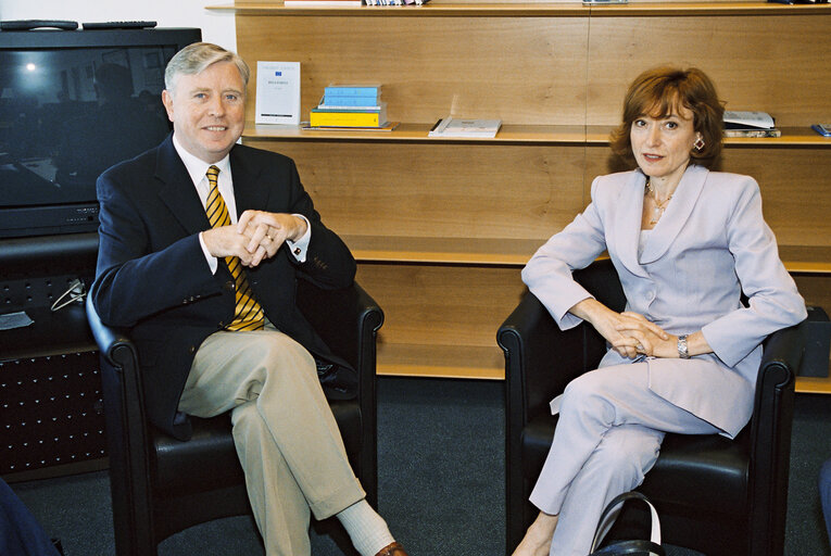 Foto 2: Pat COX - EP President meets with Noelle LENOIR, French Minister for European Affairs