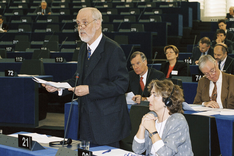 Foto 6: Plenary Session with President of the European Court of Auditors, on the occasion of the presentation of the annual report 2000