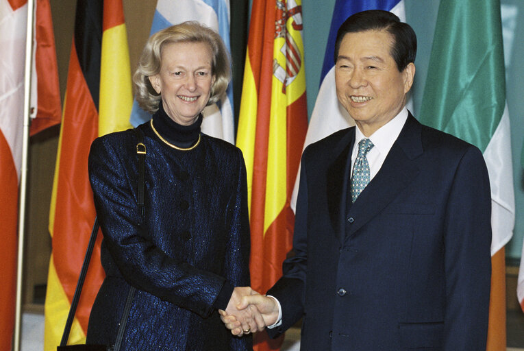 Fotografija 33: Visit of the President of South Korea to the EP in Strasbourg.