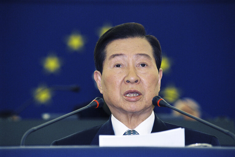 Photo 18 : The President of South Korea adressing the plenary session during his visit to the EP in Strasbourg.