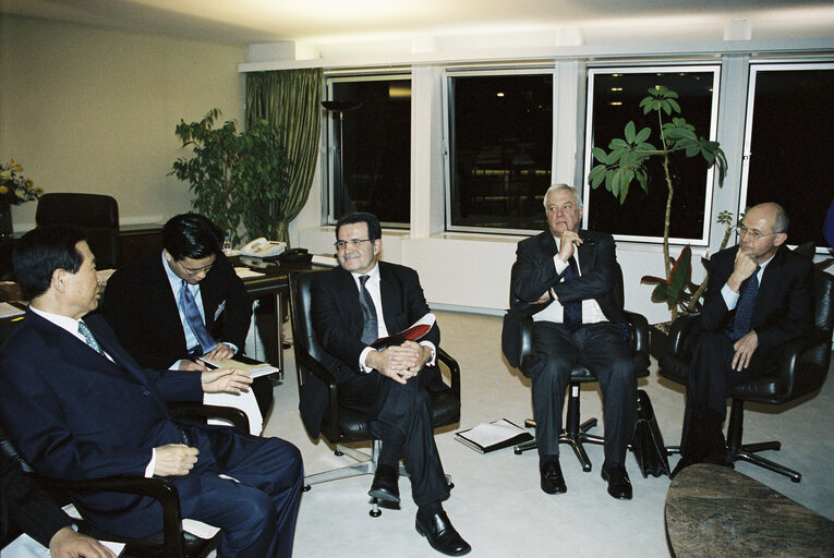 Photo 50 : Visit of the President of South Korea to the President of the EC