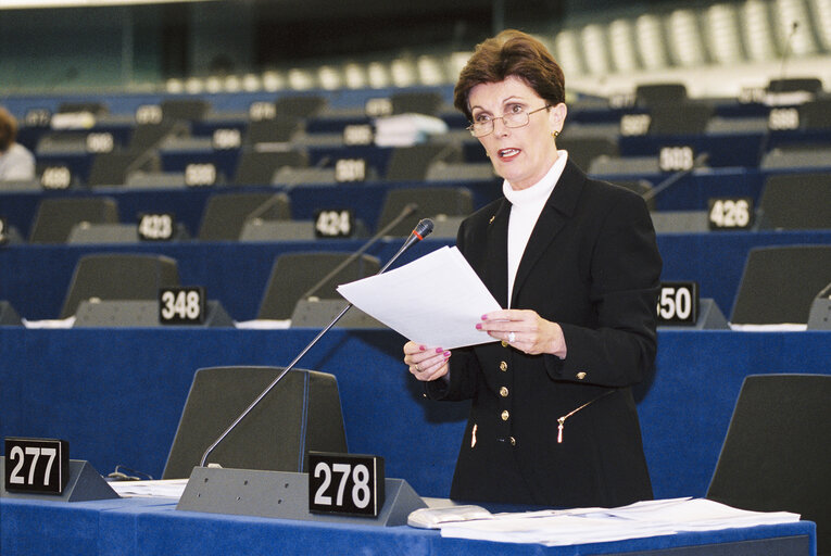 Снимка 2: Speech of MEP Jacqueline FOSTER in Plenary Session