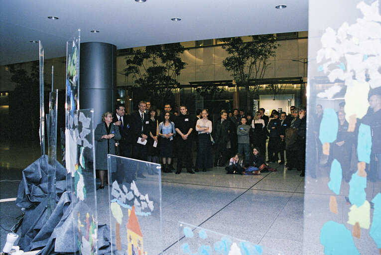 Foto 2: Opening of an exhibition in Brussels on March 19, 2002.