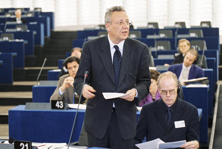 Foto 8: Speech of MEP Philippe BUSQUIN in Plenary session in Strasbourg