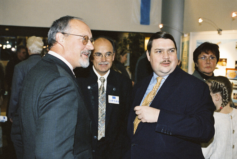 opening of the exhibition : Ribbon of friendship