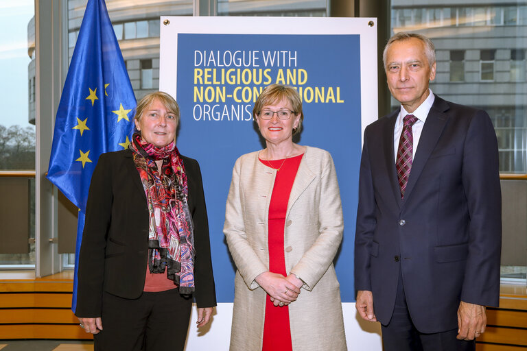 Valokuva 3: European Parliament dialogue seminar with Churches and religious communities on: ' The External Policies of the EU ' - Opening