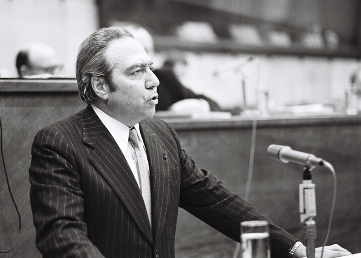 Photo 35 : Francois Xavier ORTOLI, EC President in Plenary session Strasbourg february 1976