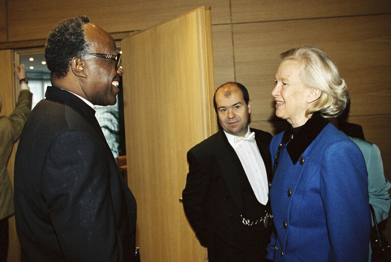 Fotografija 9: EP President meeting with one of the laureates of the 2001 Sakharov Prize