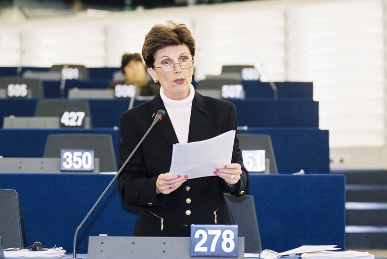 Снимка 3: Speech of MEP Jacqueline FOSTER in Plenary Session