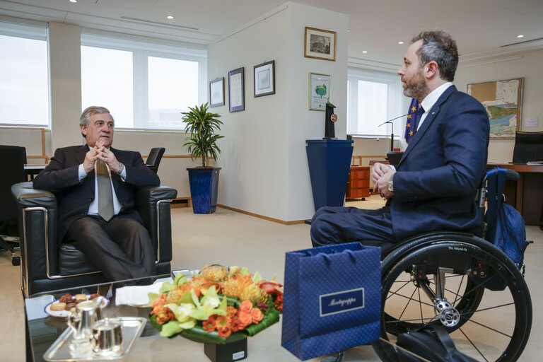 Fotografie 1: Antonio TAJANI - EP President meets with Andrea STELLA - Project ' WOW - Wheels on Waves '