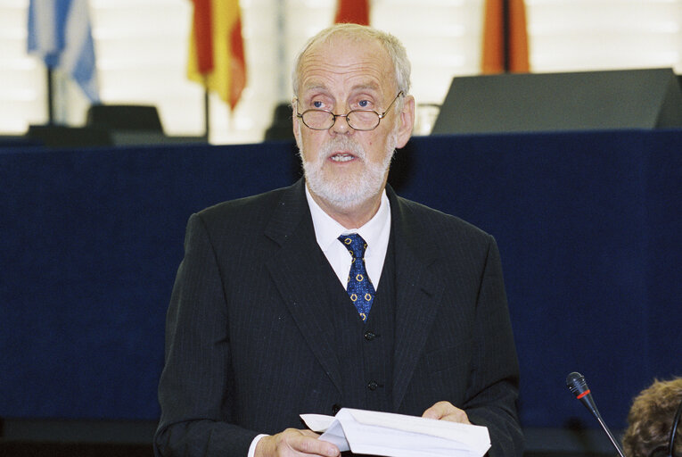 Plenary Session with President of the European Court of Auditors, on the occasion of the presentation of the annual report 2000