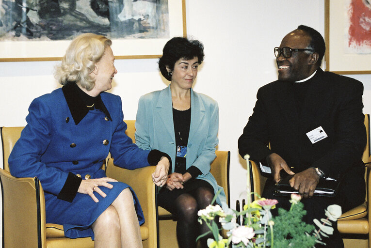 Fotografija 8: EP President meeting with one of the laureates of the 2001 Sakharov Prize