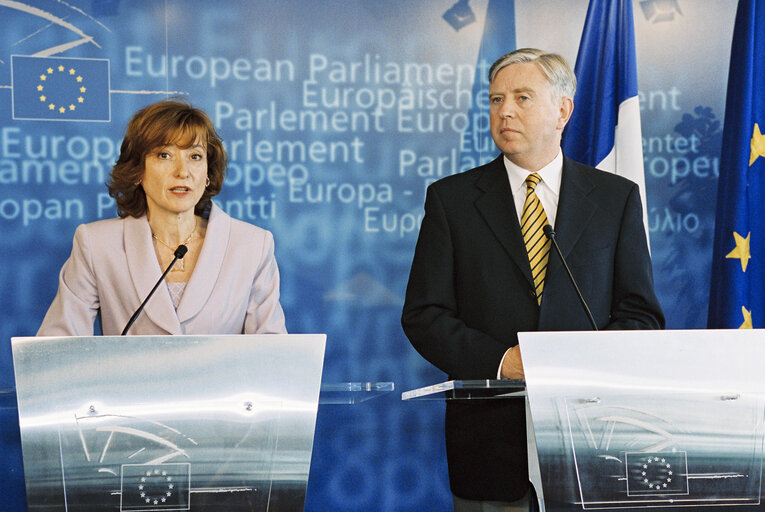 Fotografi 3: Pat COX - EP President meets with Noelle LENOIR, French Minister for European Affairs