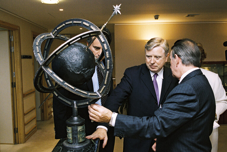 Pat COX - EP President receives a Sculpture at the European Parliament in Brussels