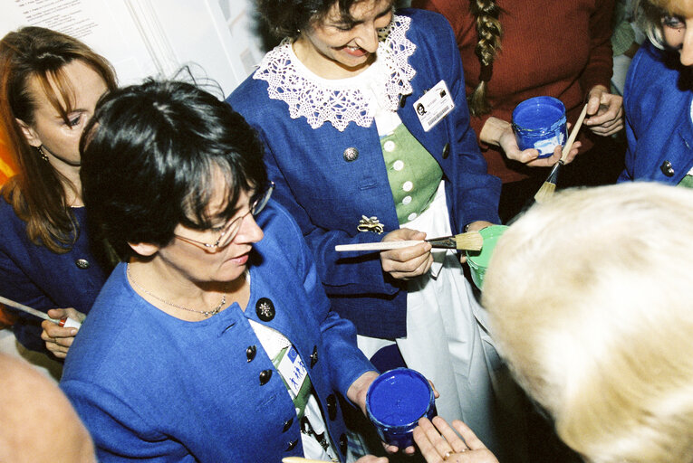 opening of the exhibition : Ribbon of friendship