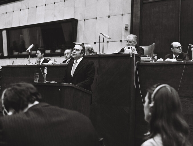 Photo 28 : Francois Xavier ORTOLI EC President in Plenary session Strasbourg february 1976