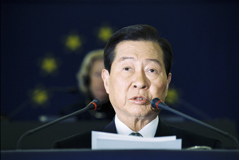 Photo 19 : The President of South Korea adressing the plenary session during his visit to the EP in Strasbourg.