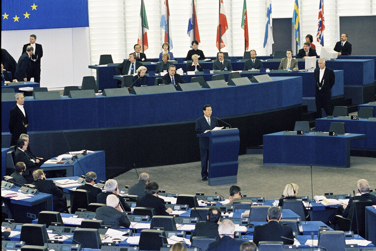 Photo 13 : The President of South Korea adressing the plenary session during his visit to the EP in Strasbourg.