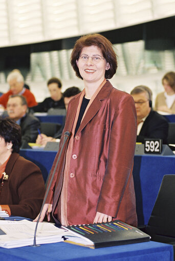 Foto 3: Renate SOMMER in plenary session in Strasbourg in december 2001.