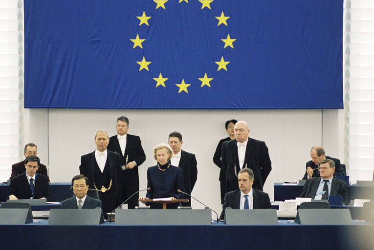 Fotografija 11: The President of South Korea adressing the plenary session during his visit to the EP in Strasbourg.