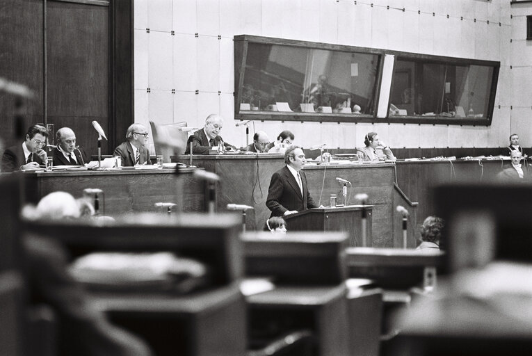 Photo 33 : Francois Xavier ORTOLI, EC President and EP President Georges SPENALE in Plenary session Strasbourg february 1976