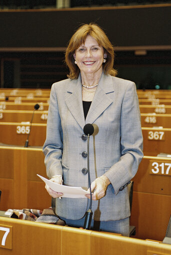 Fotagrafa 3: Portrait of Janelly FOURTOU in the hemicycle in Brussels