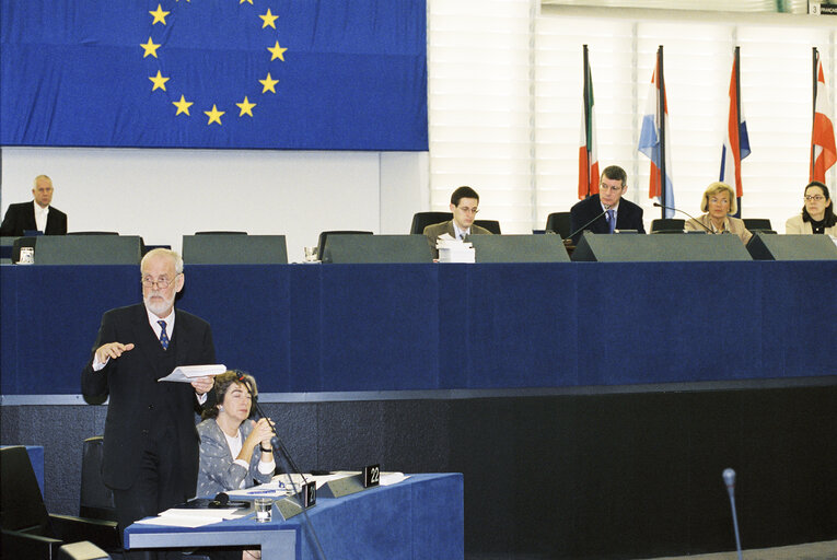 Foto 8: Plenary Session with President of the European Court of Auditors, on the occasion of the presentation of the annual report 2000