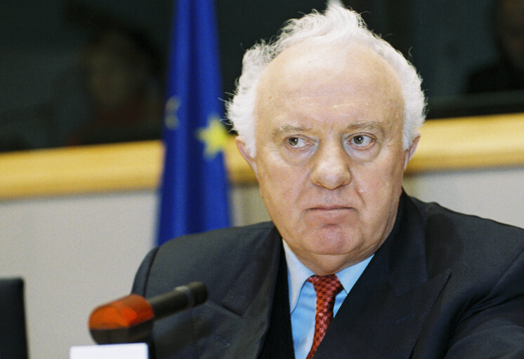 Foto 1: Eduard SHEVARDNADZE, the president of Georgia at the Foreign Affairs Committee in Brussels on March 18, 2002.