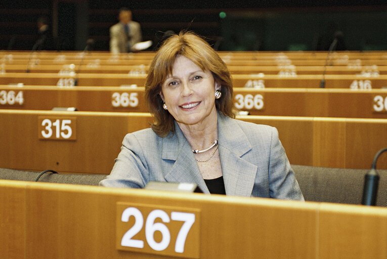 Fotagrafa 4: Portrait of Janelly FOURTOU in the hemicycle in Brussels