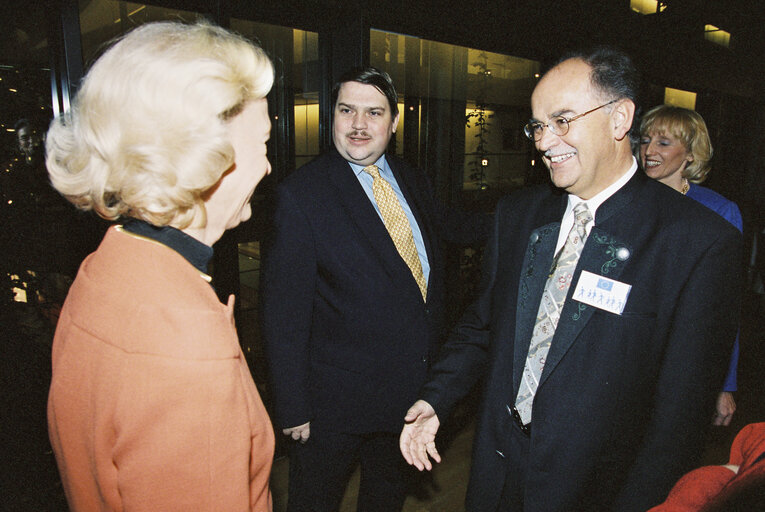 Foto 6: opening of the exhibition : Child hands for the peace