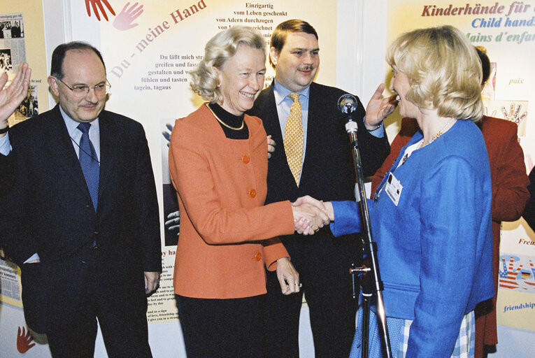 opening of the exhibition : Child hands for the peace