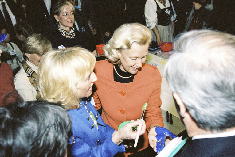 opening of the exhibition : Ribbon of friendship