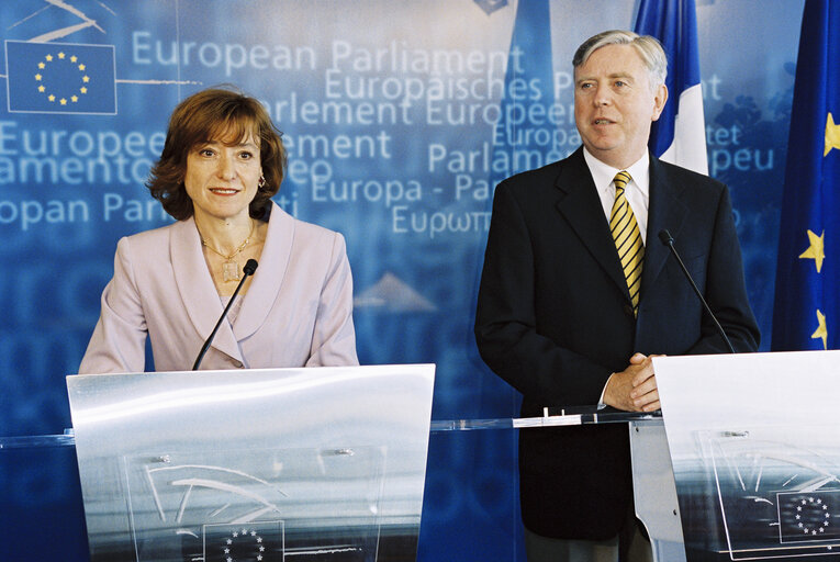 Fotografi 4: Pat COX - EP President meets with Noelle LENOIR, French Minister for European Affairs