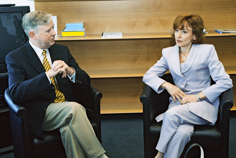 Foto 5: Pat COX - EP President meets with Noelle LENOIR, French Minister for European Affairs