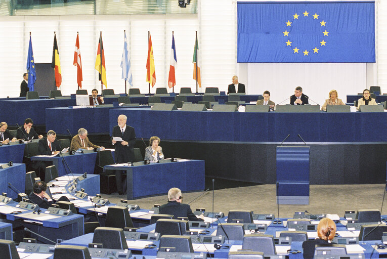 Foto 5: Plenary Session with President of the European Court of Auditors, on the occasion of the presentation of the annual report 2000