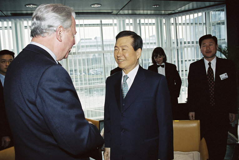 Photo 4 : Reception following the visit of the President of South Korea to the EP in Strasbourg.